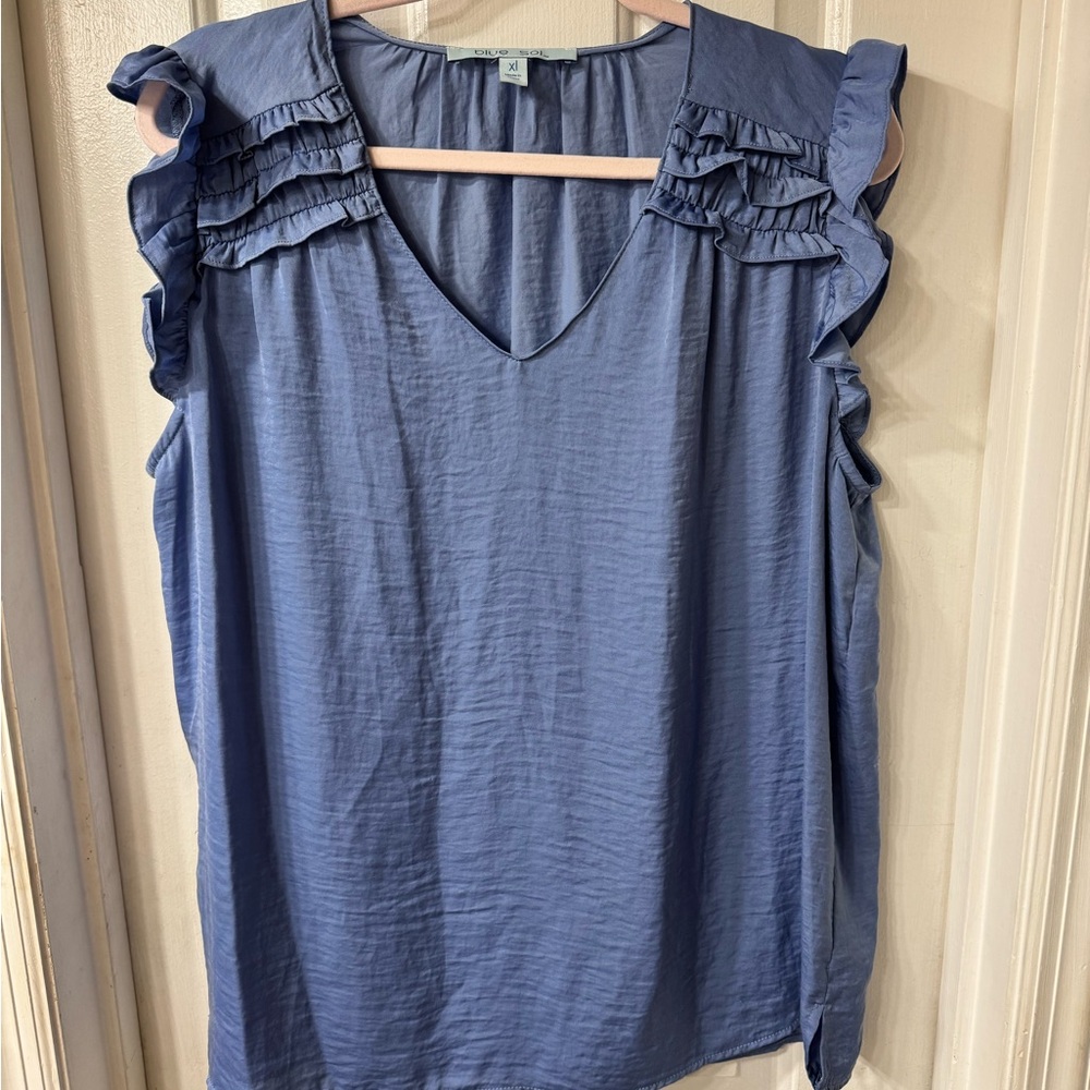 Chic Ruffled V-Neck Blouse in Blue. Size XL